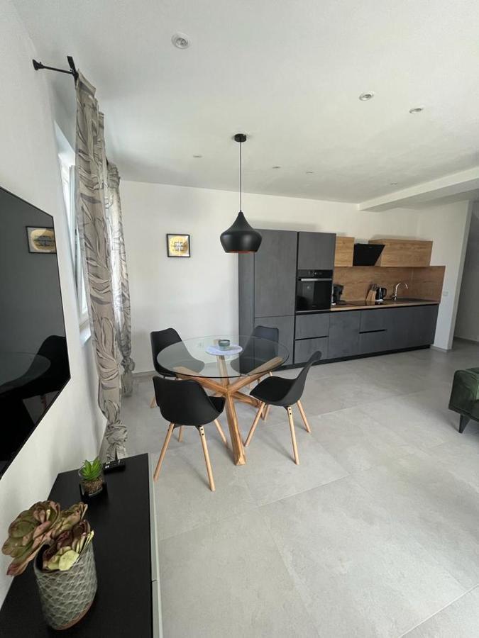 Haus Dalmatia With Heated Pool Daire Bibinje Dış mekan fotoğraf